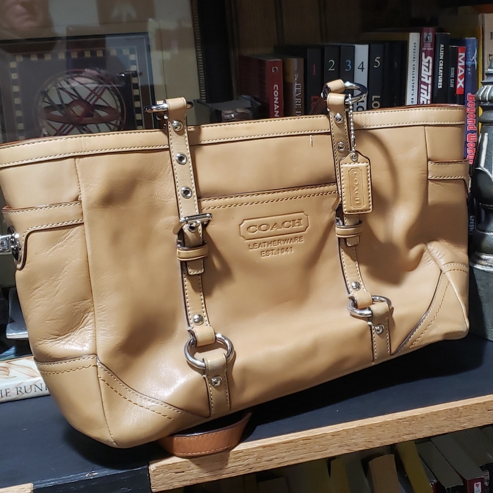 Authentic Coach - Large Pale Tan / Beige Leather Purse